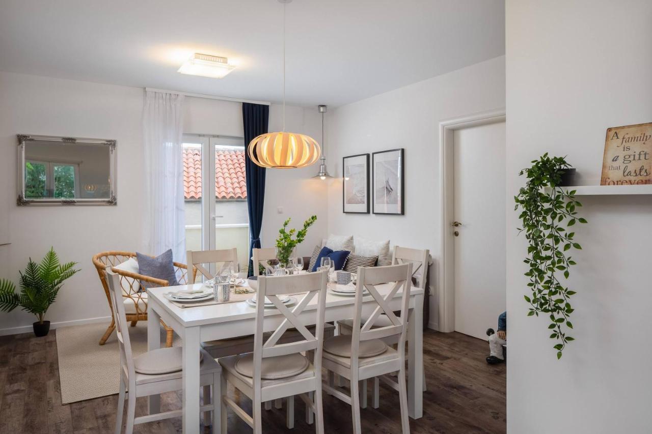 Apartments Valentina Бол Екстер'єр фото