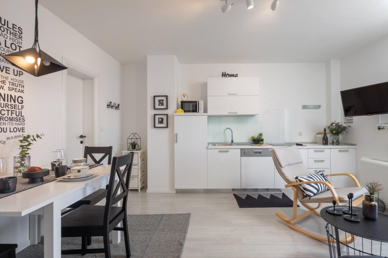 Apartments Valentina Бол Екстер'єр фото