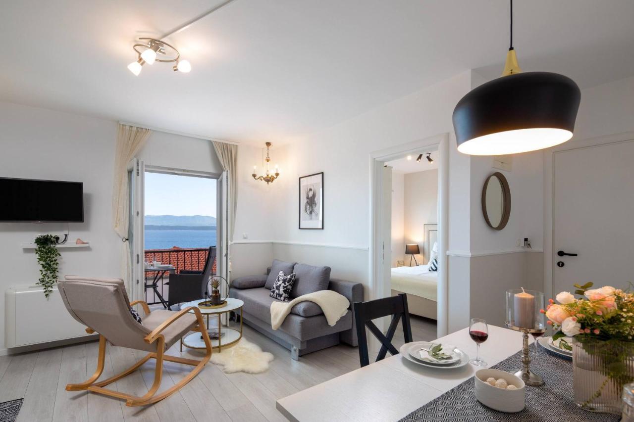 Apartments Valentina Бол Екстер'єр фото