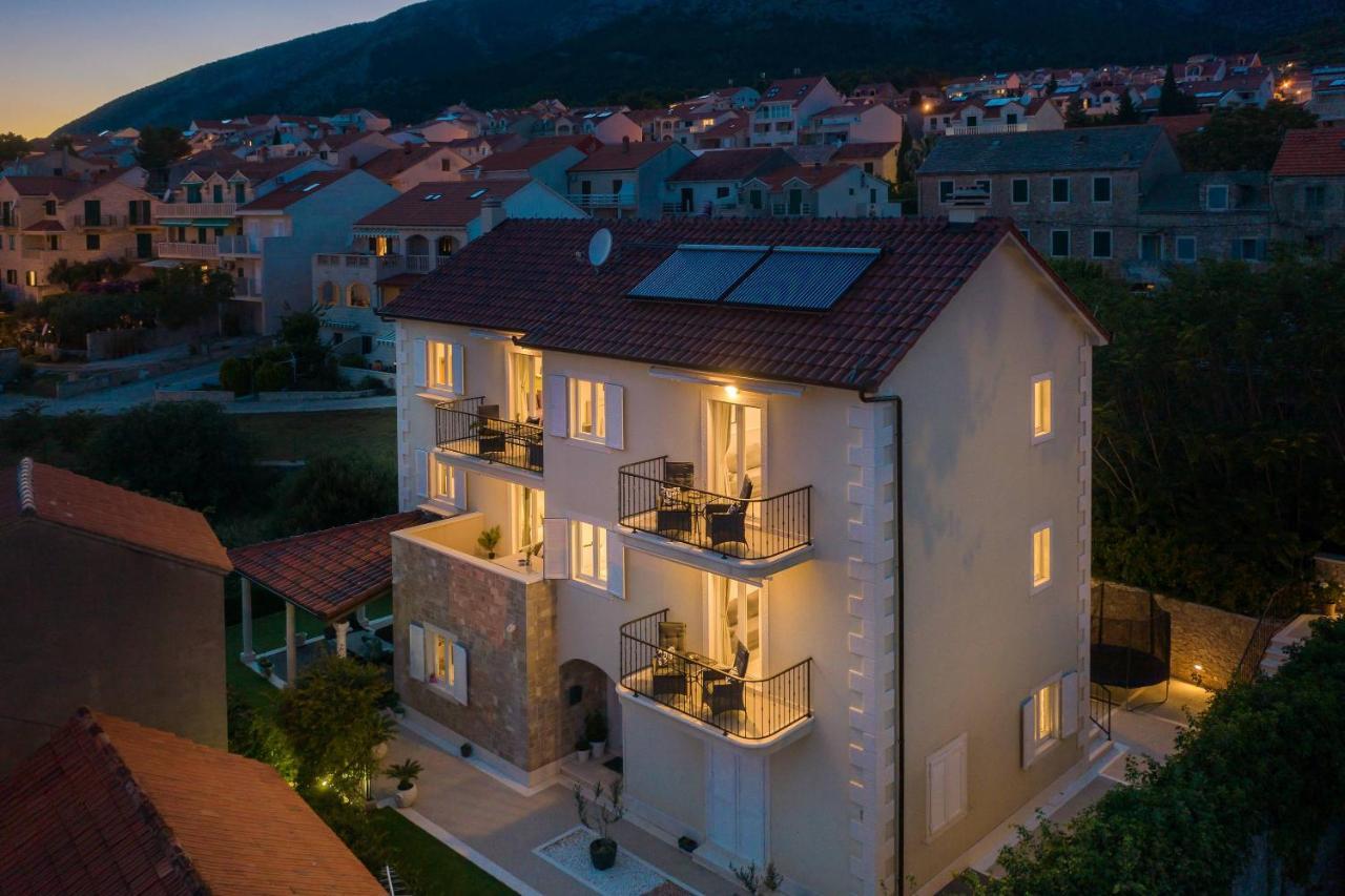 Apartments Valentina Бол Екстер'єр фото
