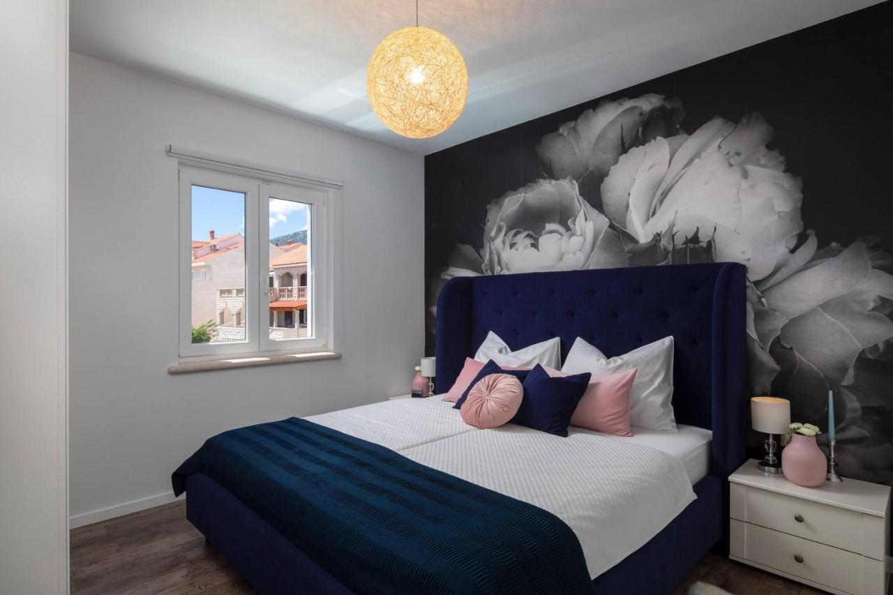 Apartments Valentina Бол Екстер'єр фото