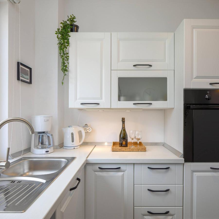 Apartments Valentina Бол Екстер'єр фото