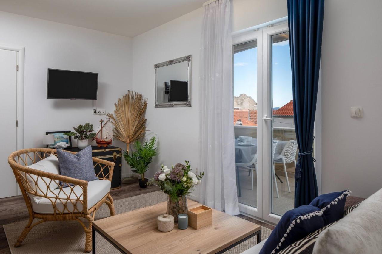 Apartments Valentina Бол Екстер'єр фото